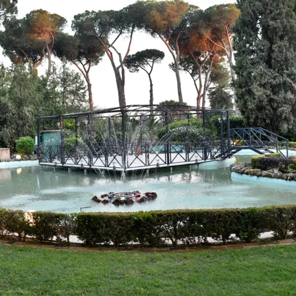 Una delle fontane monumentali del parco
